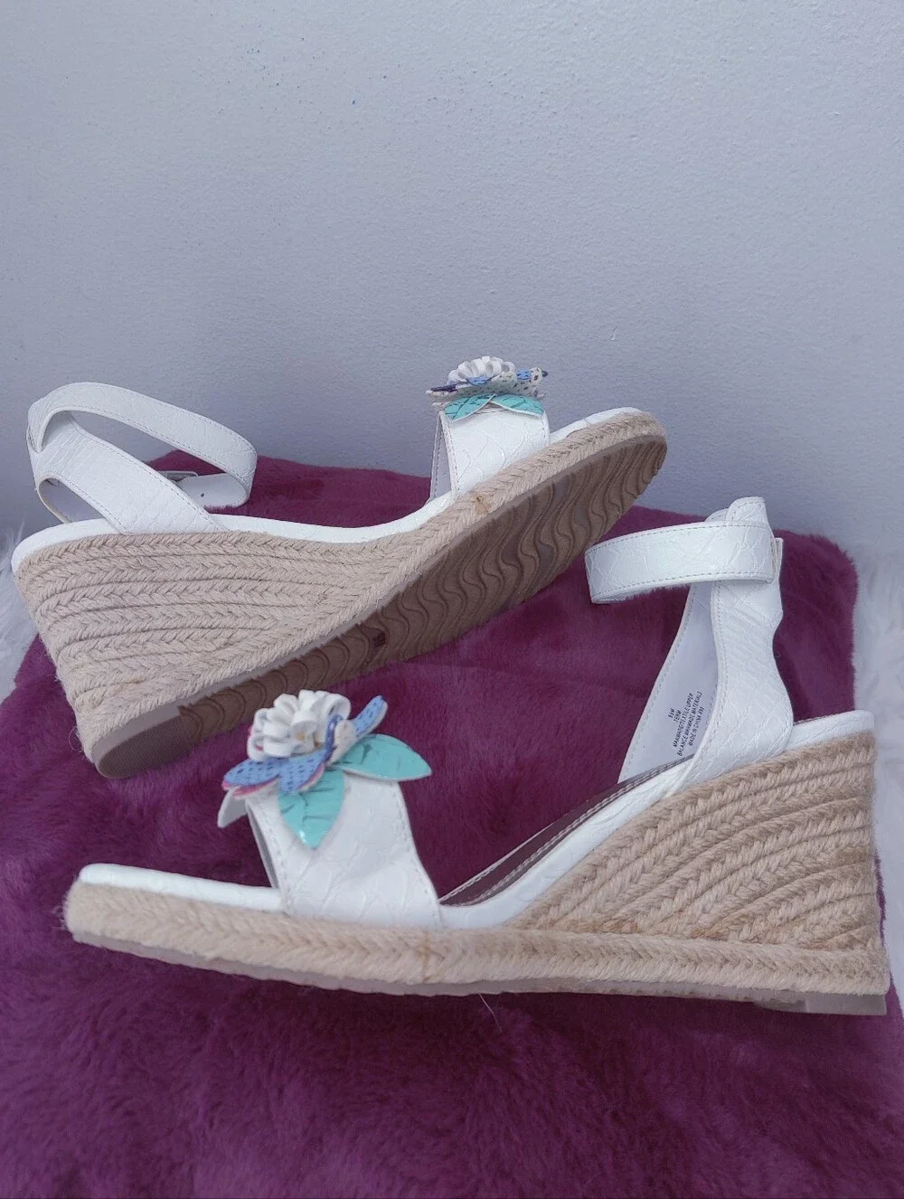 Impo White Floral Espadrille Wedge Sandals Ankle Strap Size 9M Croc Faux Leather